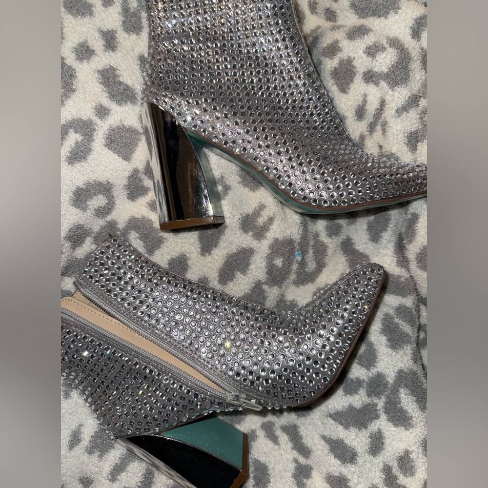 Betsey Johnson Rhinestone Sparkle Western Rodeo Silver Studded Women's Boots